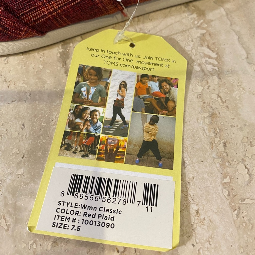 🤩Host Pick🤩 NWT NIB Tom Classic Red Plaid Slip On Shoes, 7.5 - Picture 7 of 10